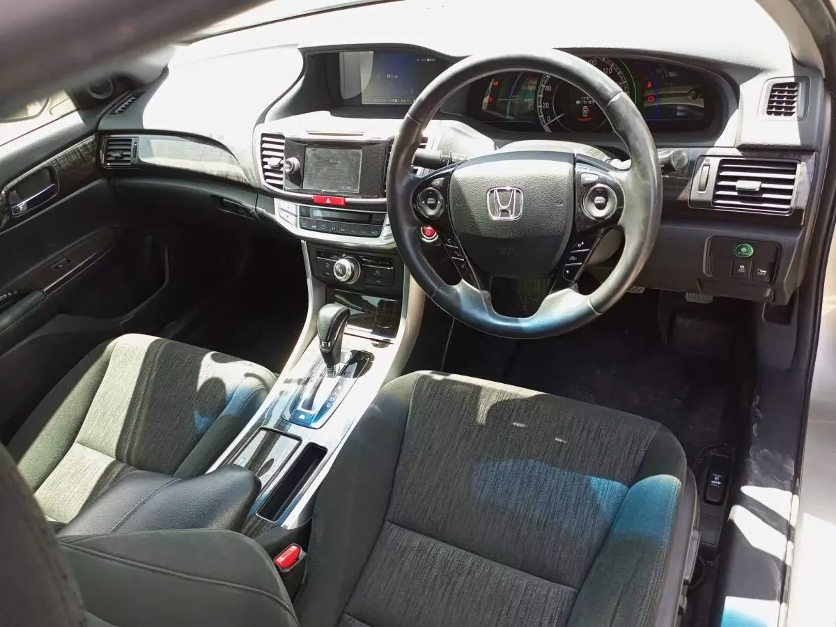 Honda Accord Hybrid - 2015