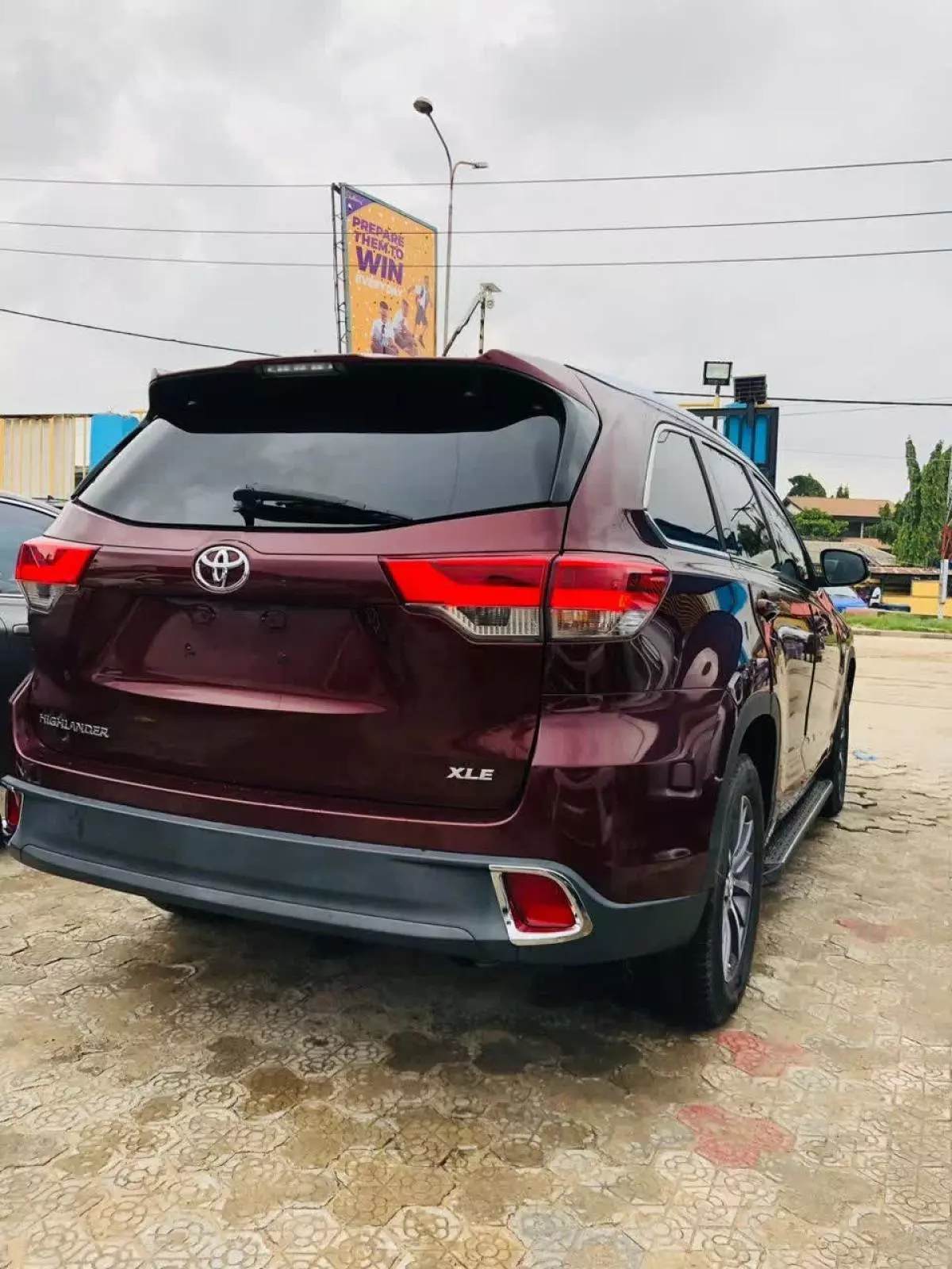 Toyota Highlander   - 2017