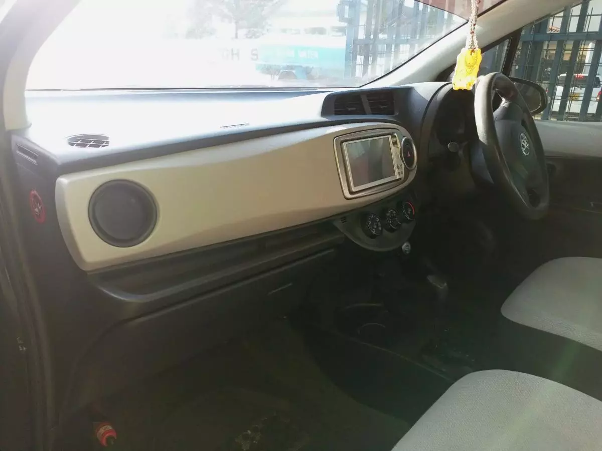 Toyota Vitz - 2012