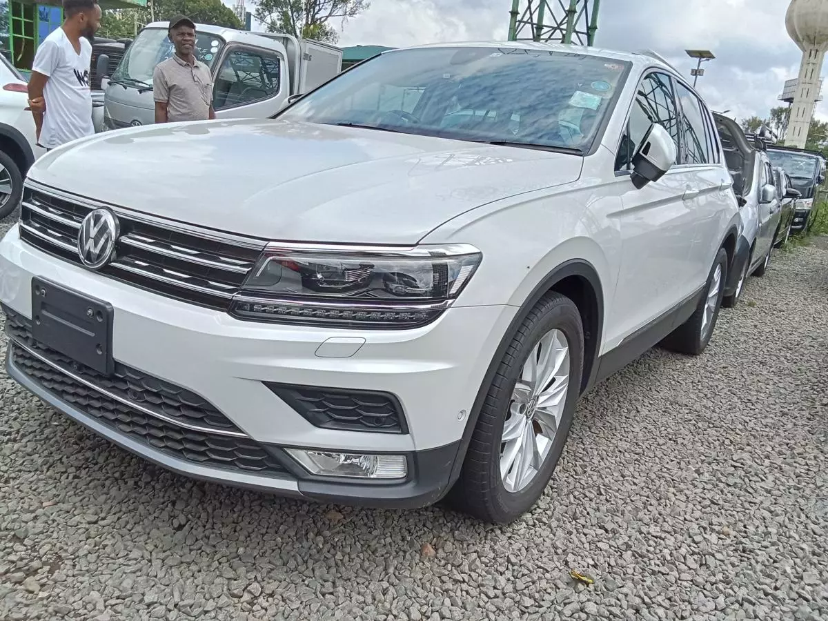 Volkswagen Tiguan   - 2017