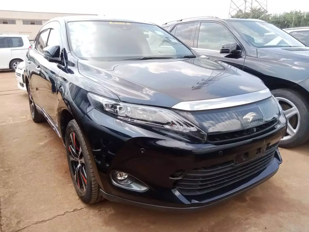 Toyota Harrier   - 2016