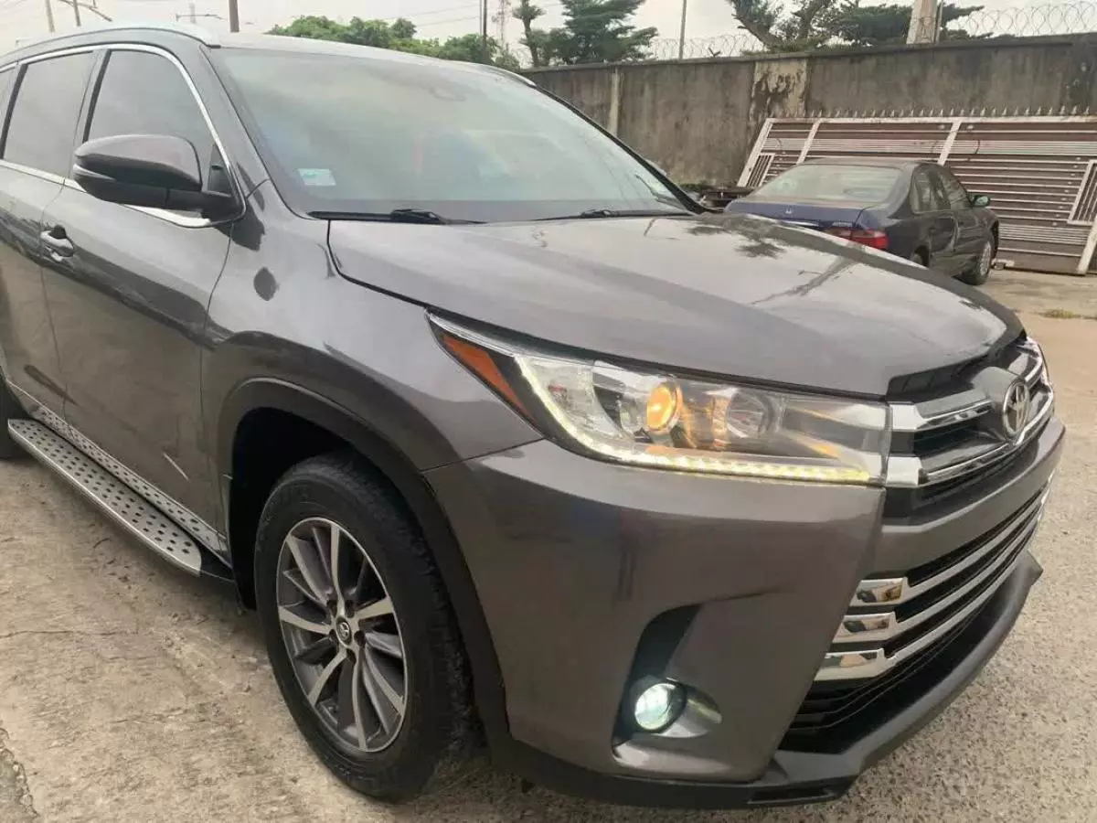 Toyota Highlander   - 2017