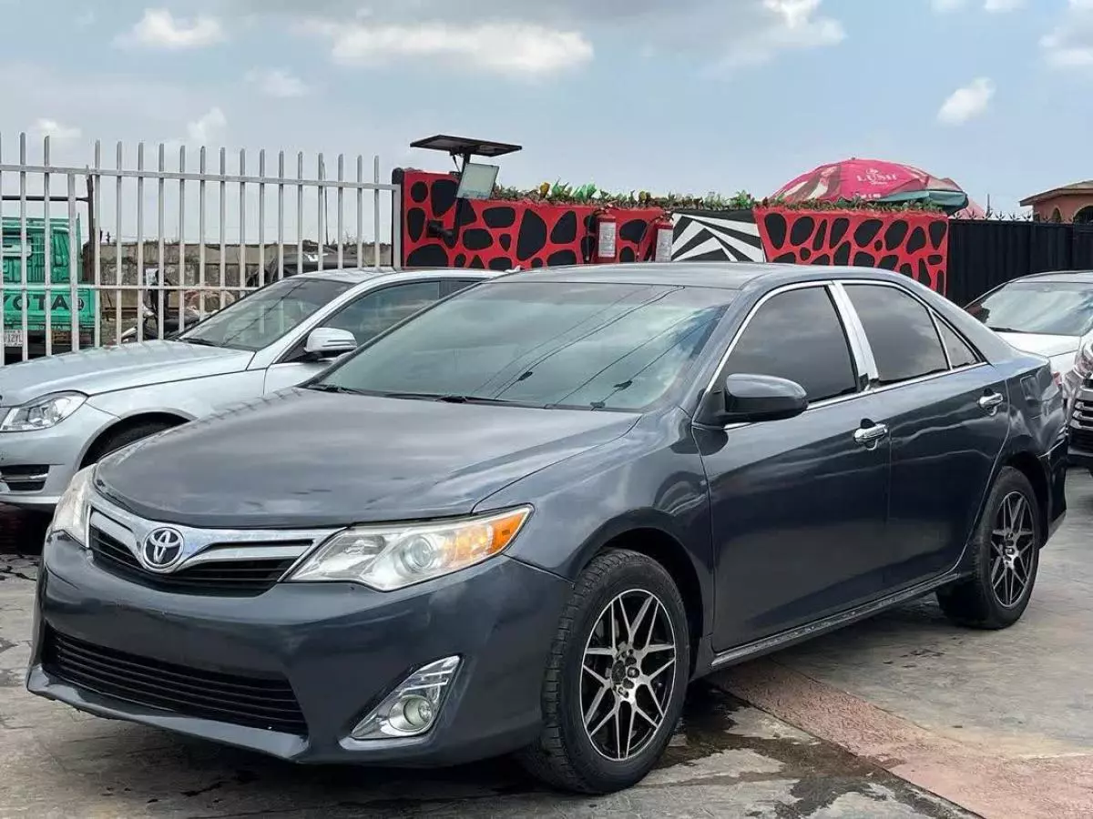 Toyota Camry   - 2012