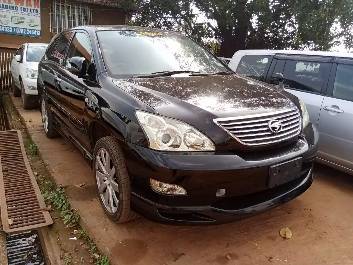 Toyota Harrier   - 2011