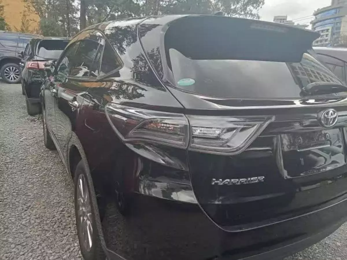 Toyota Harrier   - 2017