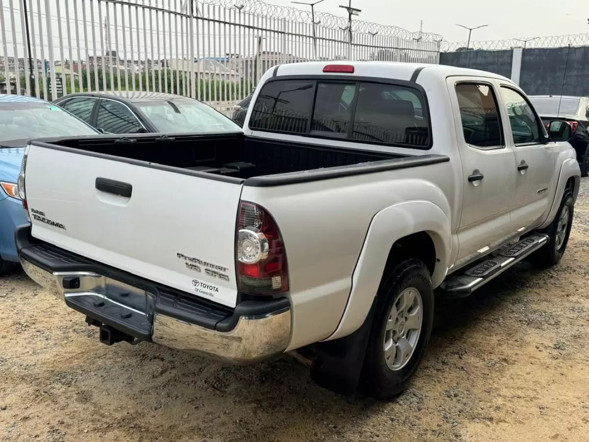 Toyota Tacoma   - 2011