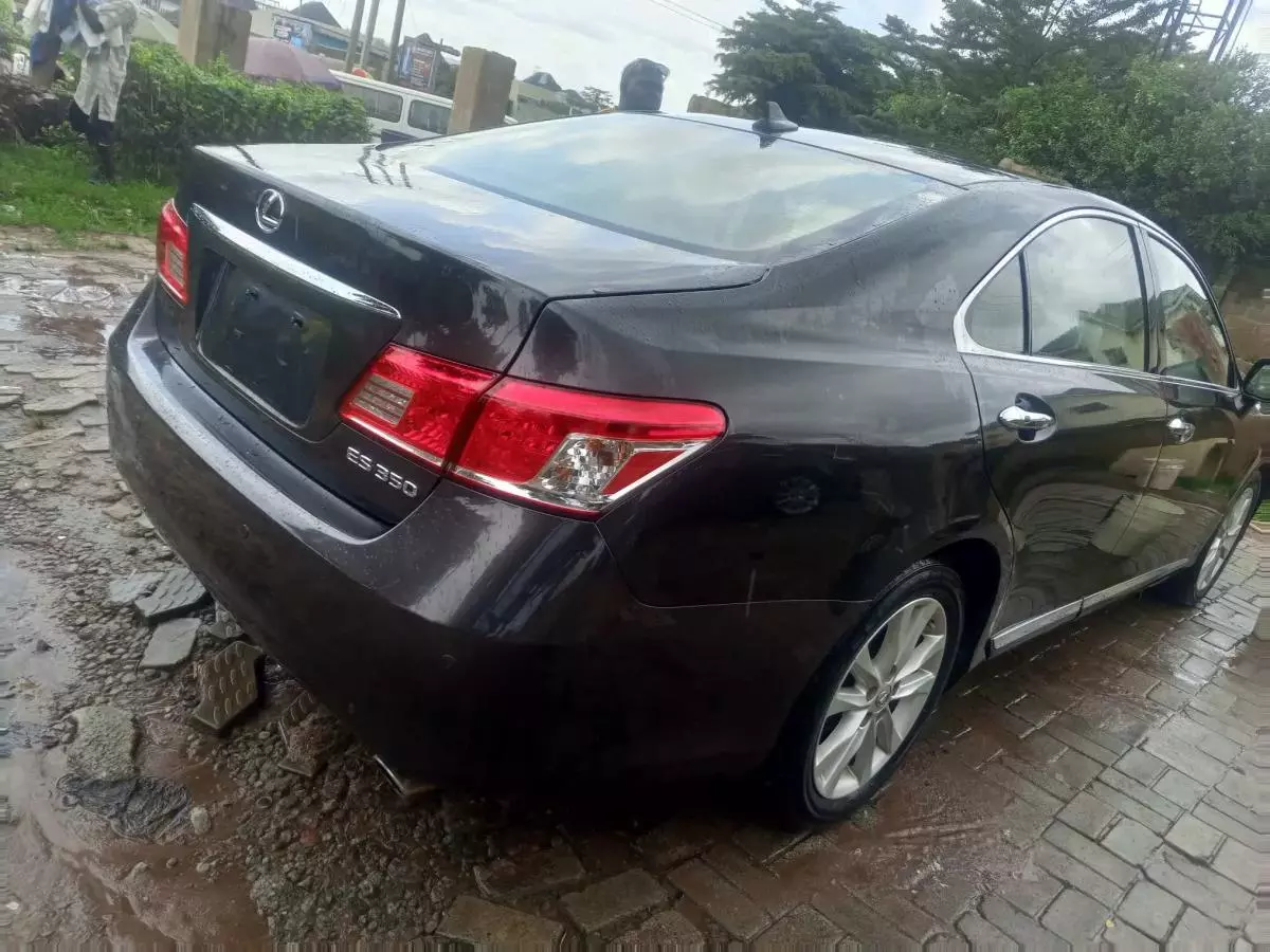 Lexus ES 350   - 2011