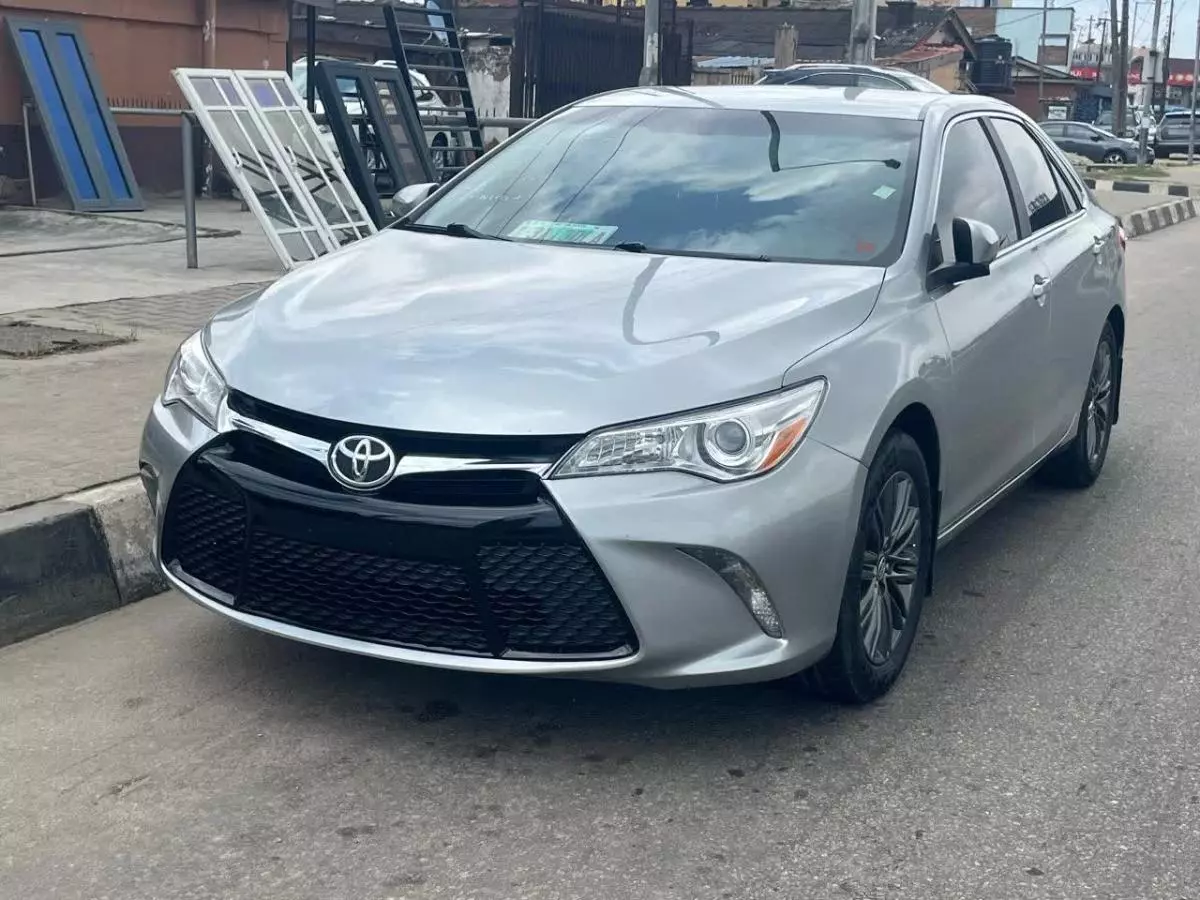 Toyota Camry   - 2016