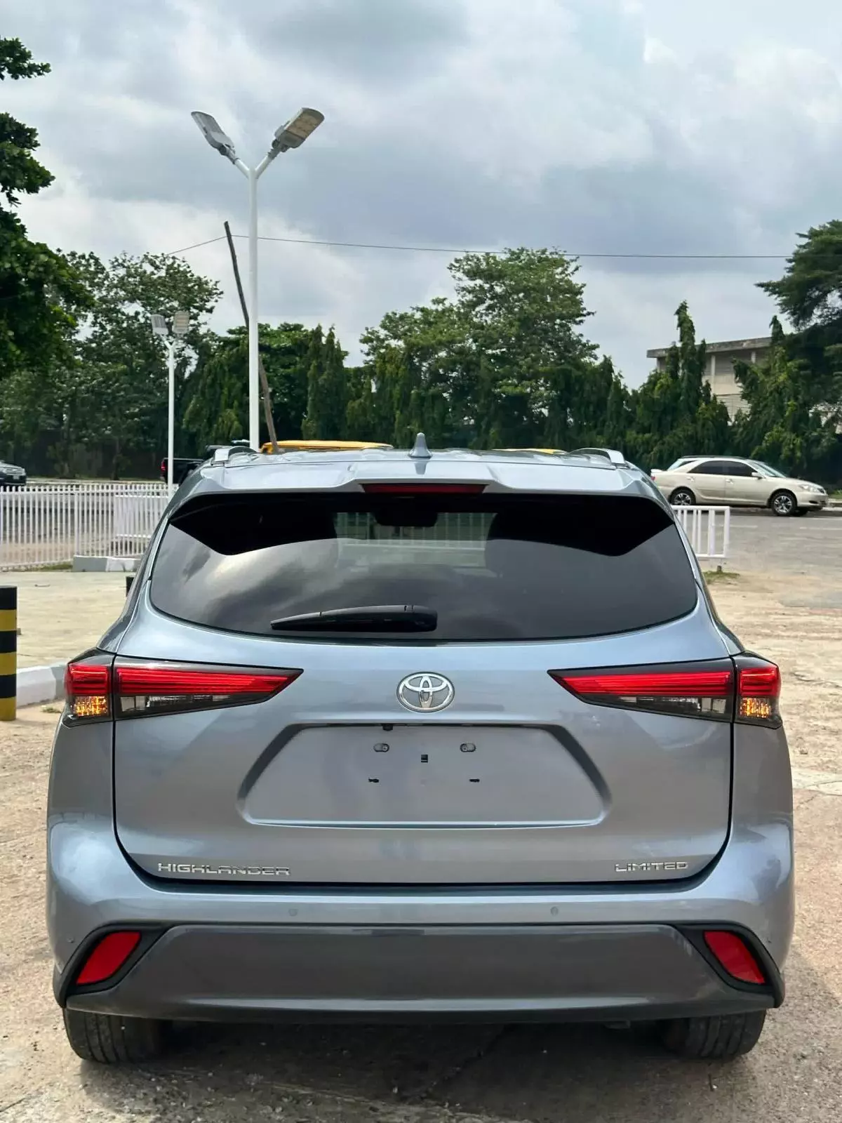 Toyota Highlander   - 2020