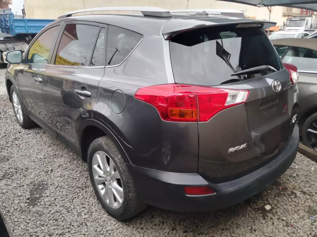 Toyota RAV 4   - 2015