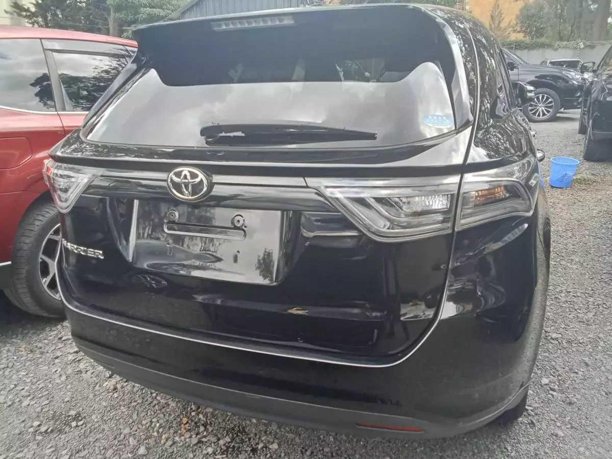 Toyota Harrier   - 2016