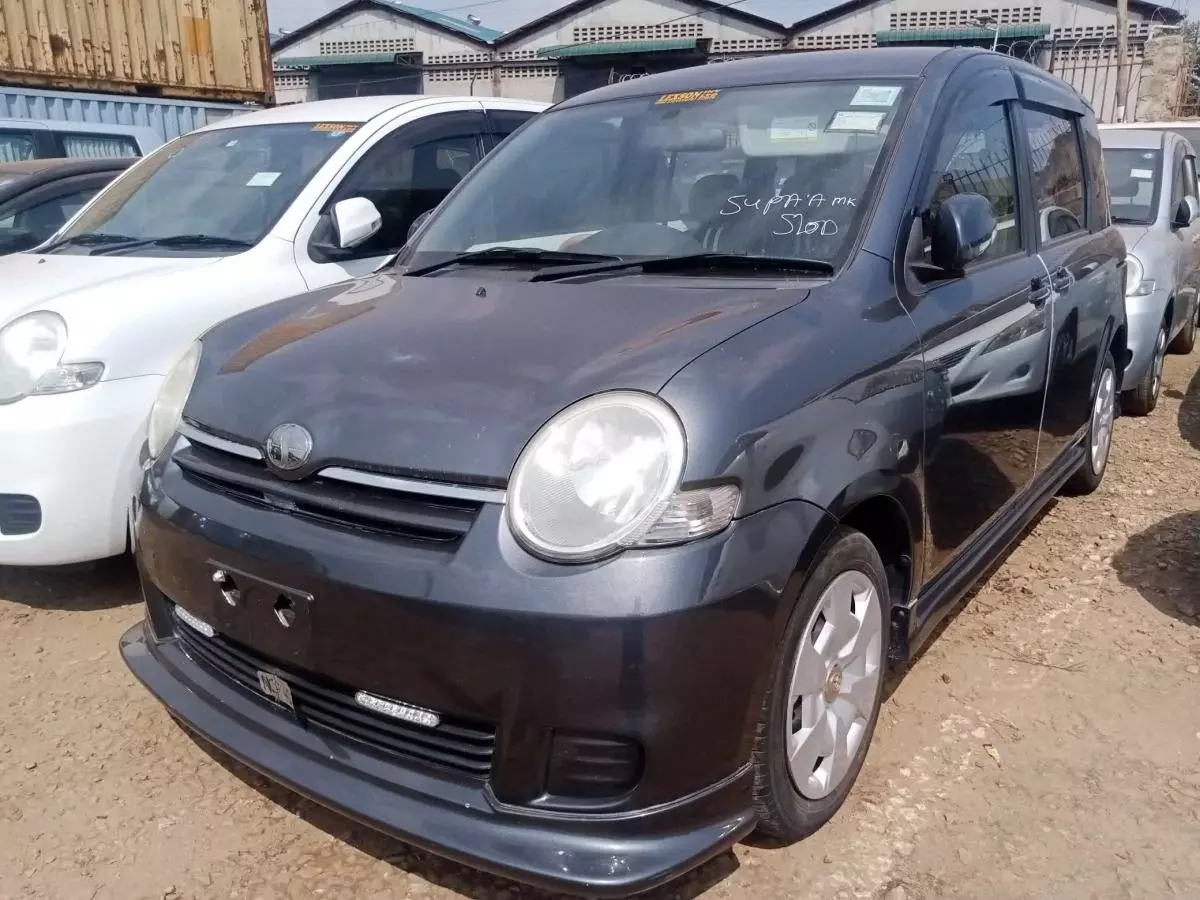 Toyota Sienta   - 2009