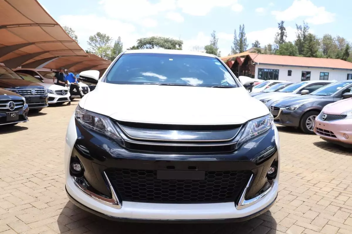 Toyota Harrier   - 2017