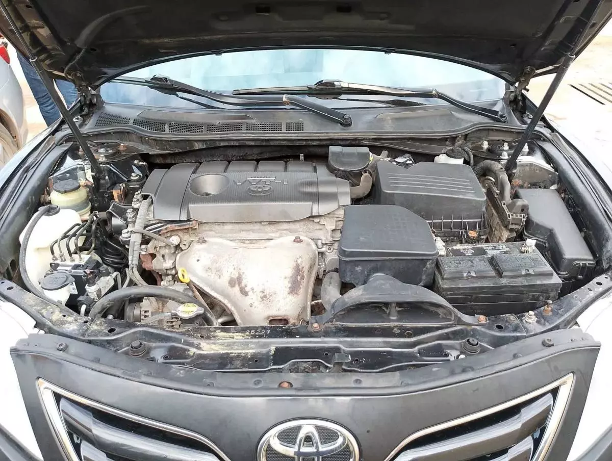 Toyota Camry   - 2010