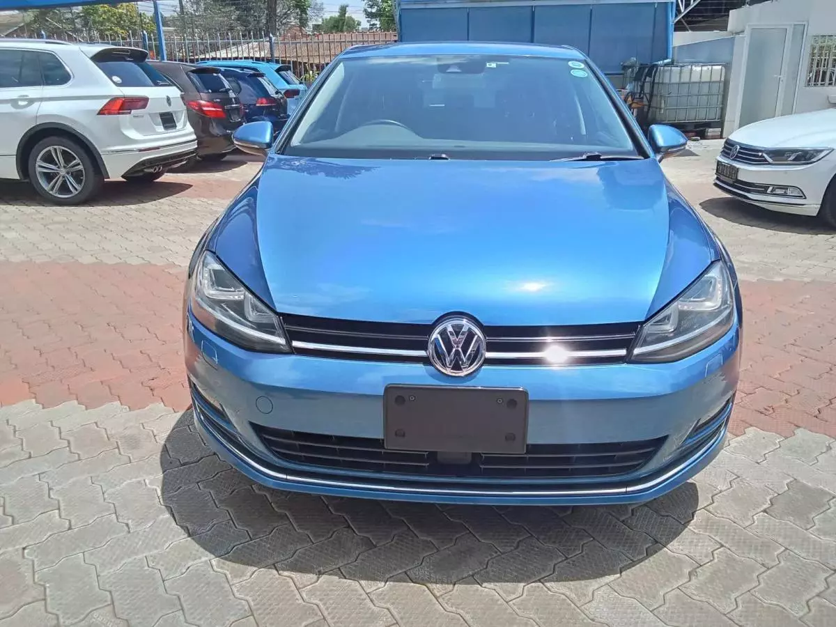 Volkswagen Golf   - 2016