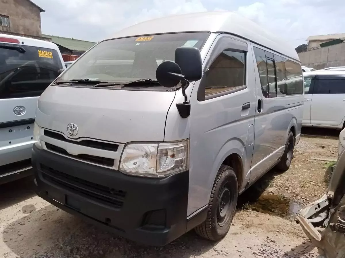 Toyota Hiace   - 2012