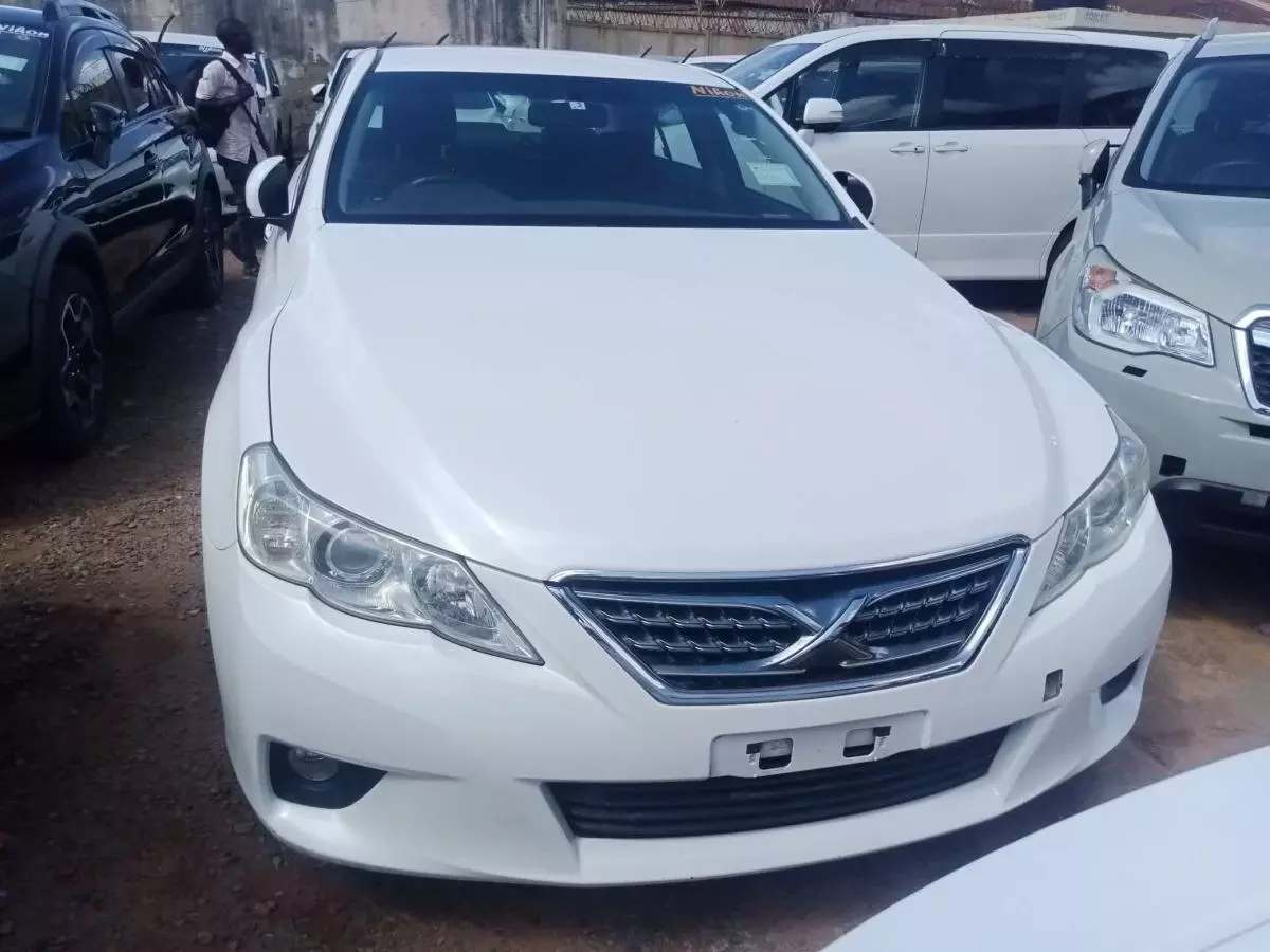 Toyota Mark X   - 2010