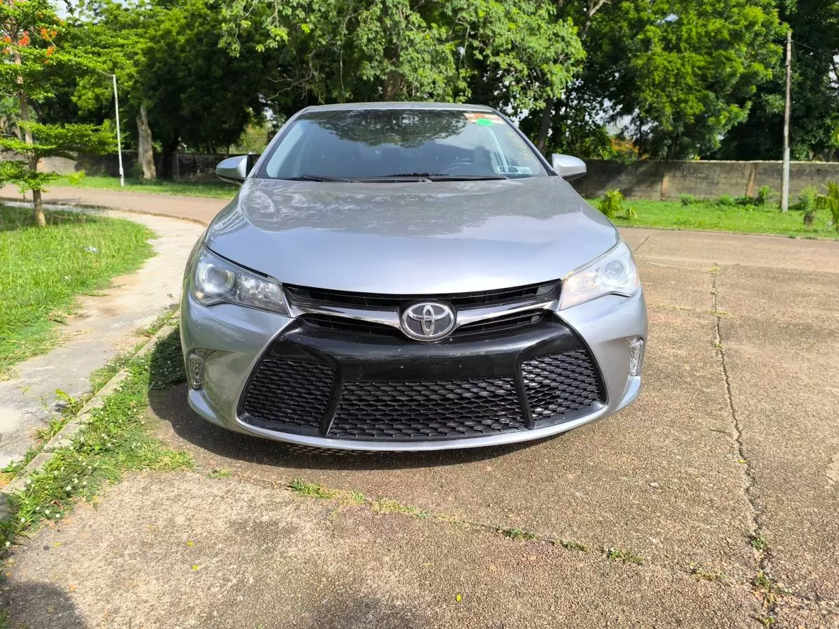 Toyota Camry   - 2016