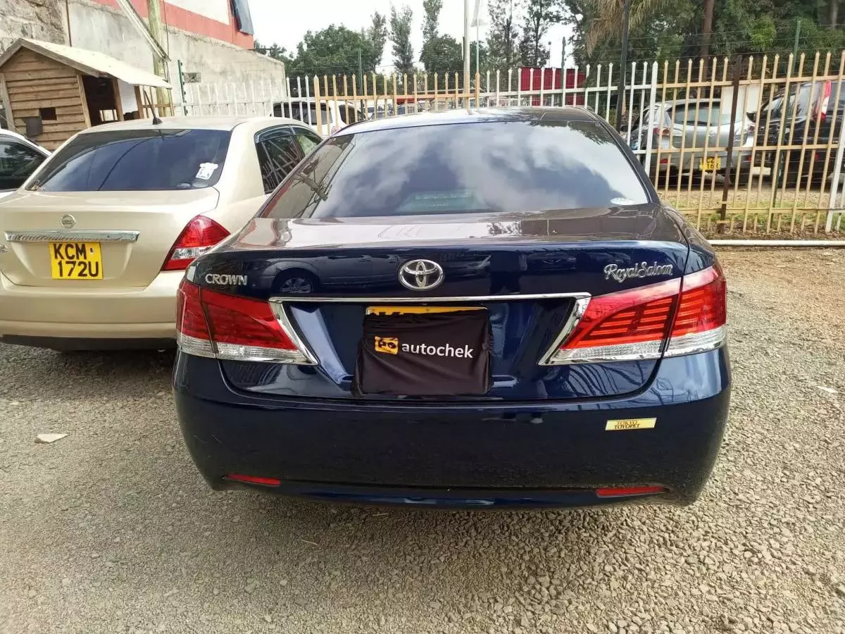 Toyota Crown Royal saloon  - 2014