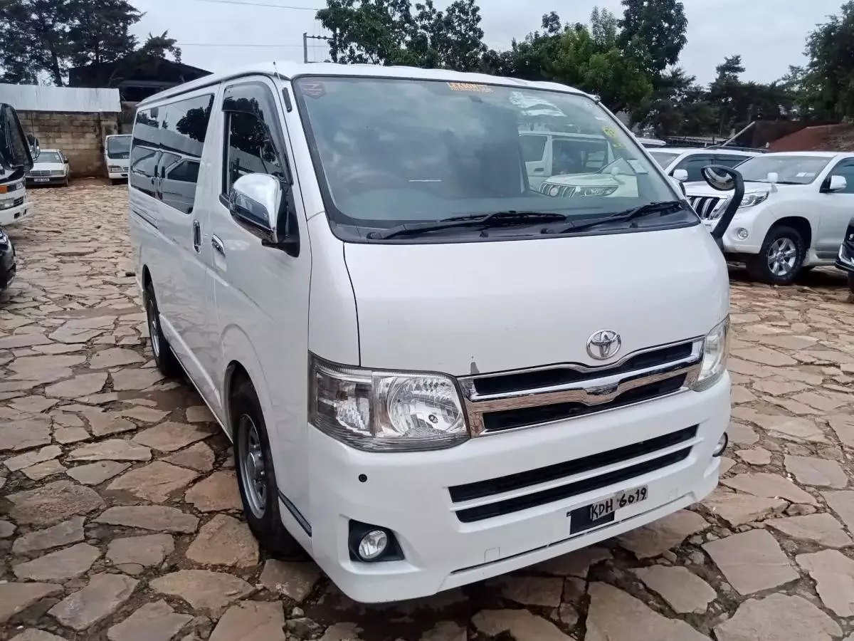 Toyota Hiace   - 2012