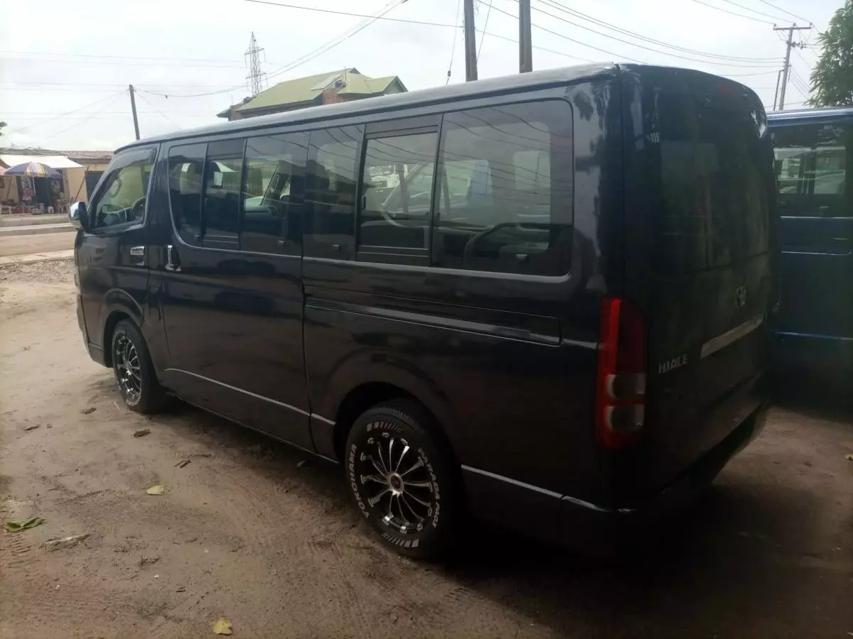 Toyota Hiace   - 2007