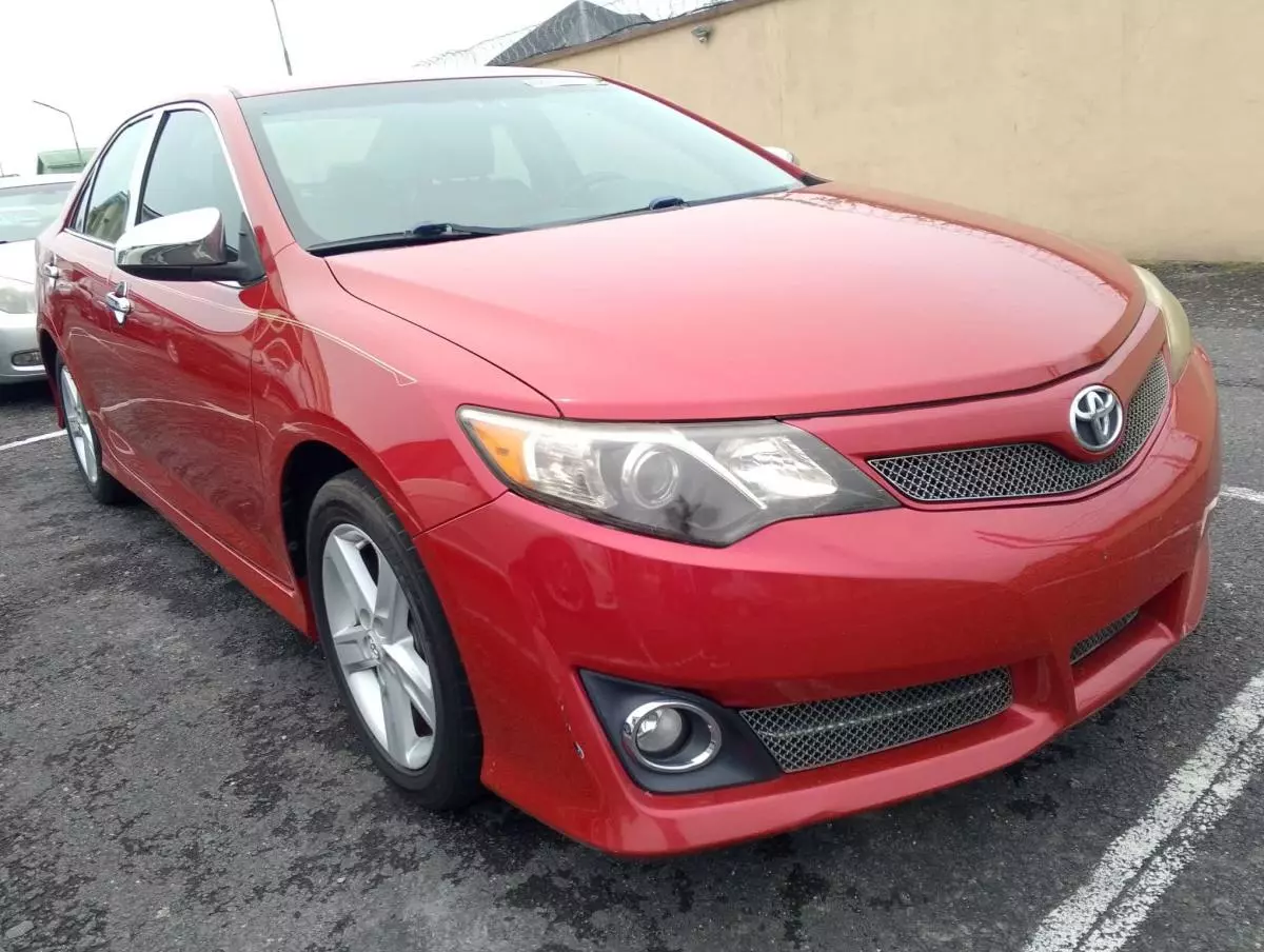 Toyota Camry   - 2012