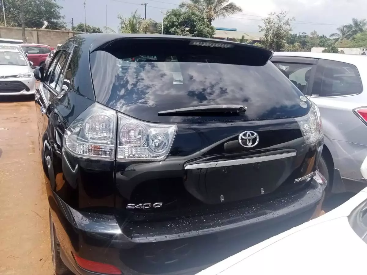 Toyota Harrier   - 2011