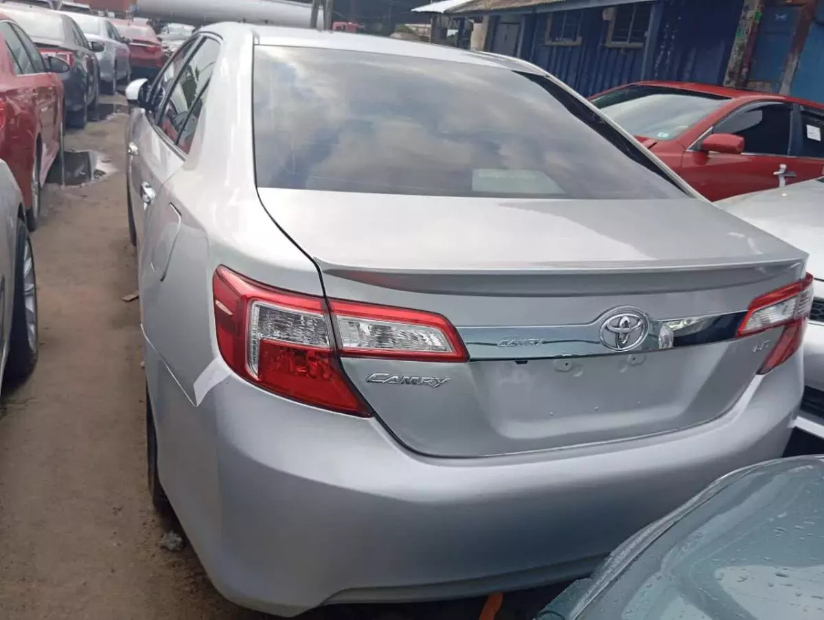 Toyota Camry   - 2012