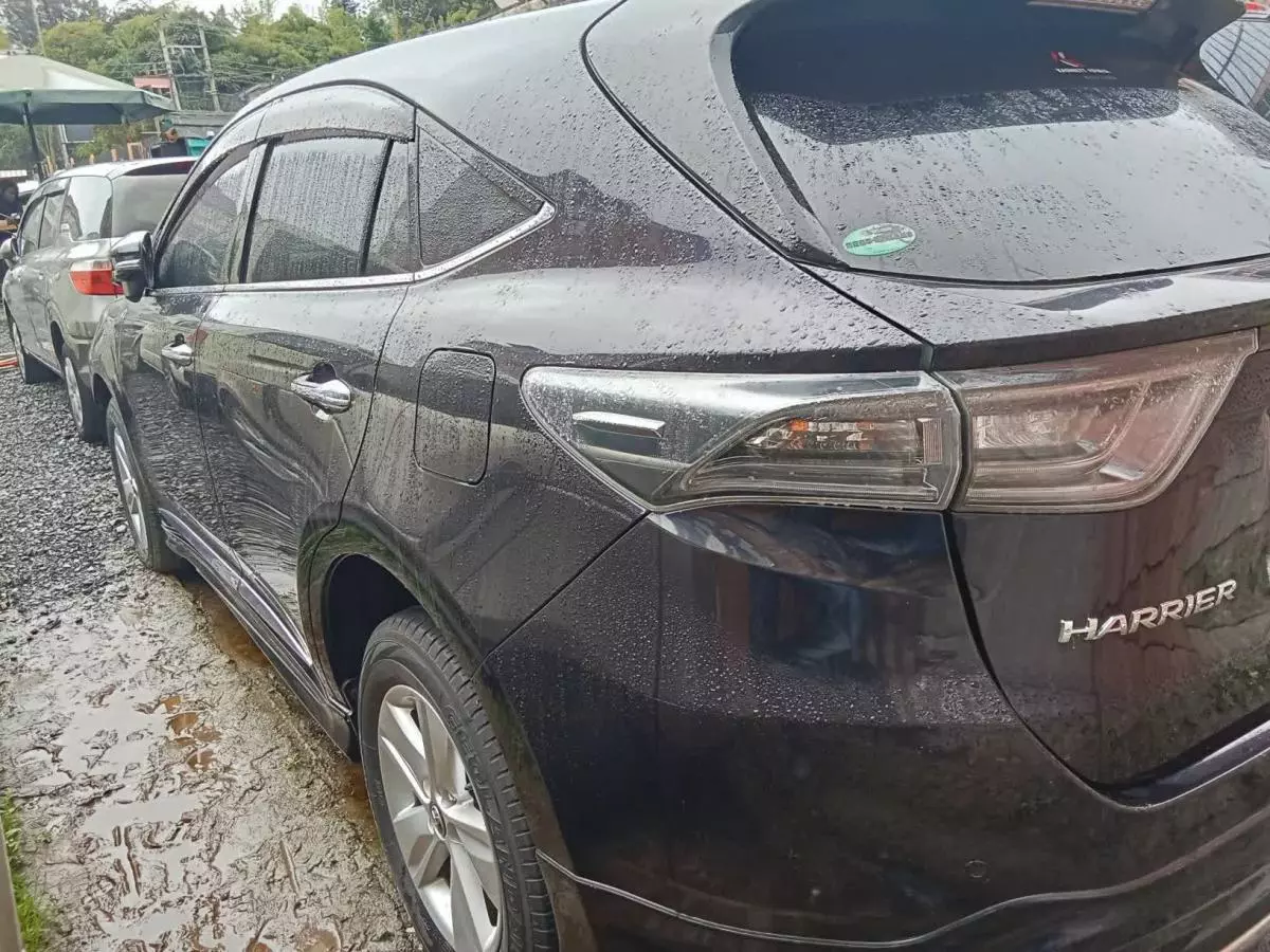 Toyota Harrier   - 2016