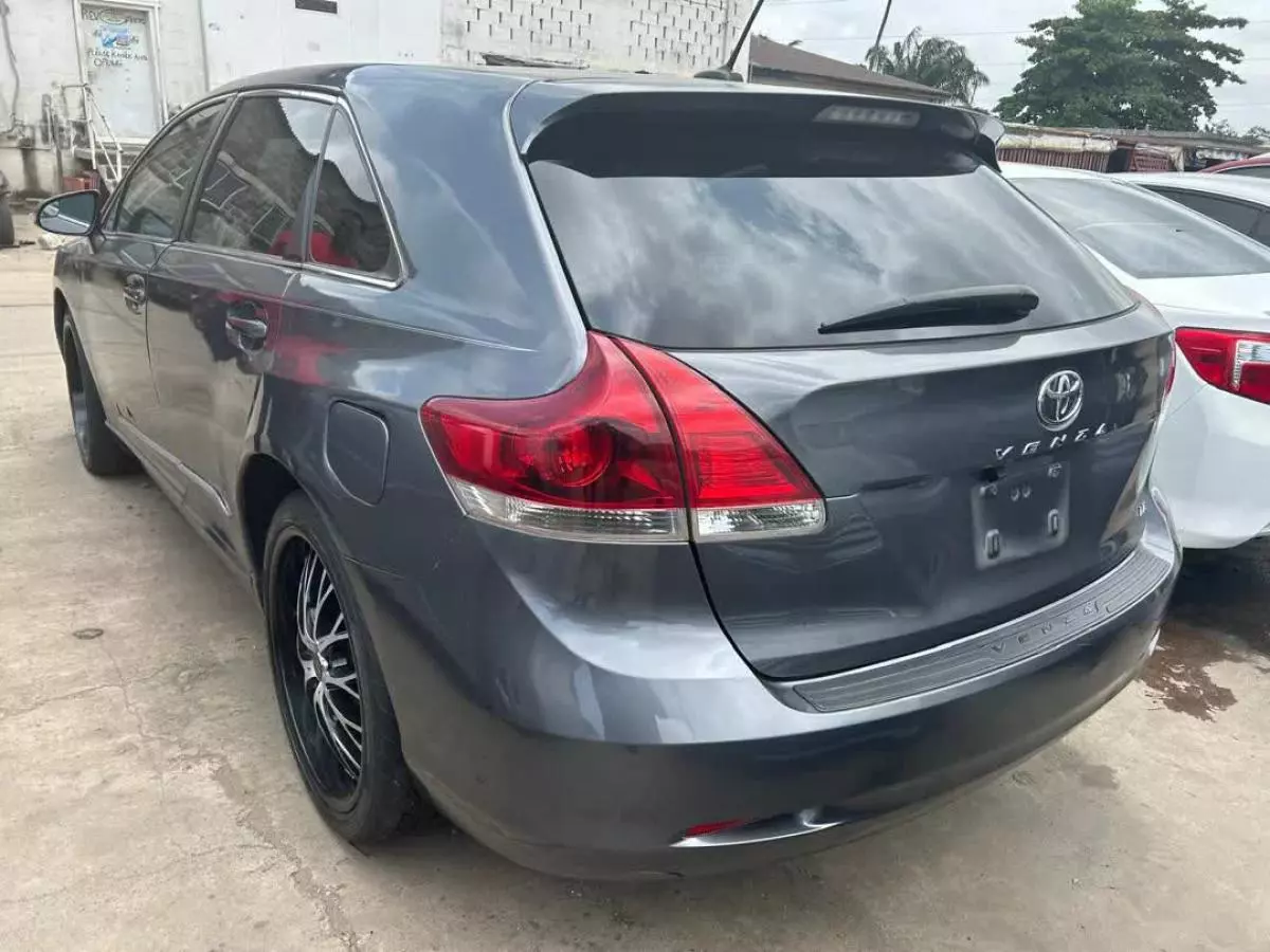 Toyota Venza   - 2014