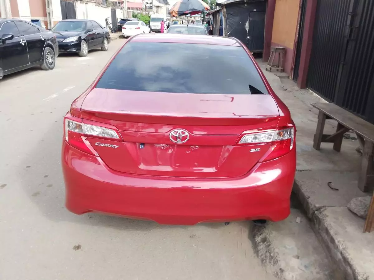 Toyota Camry   - 2014