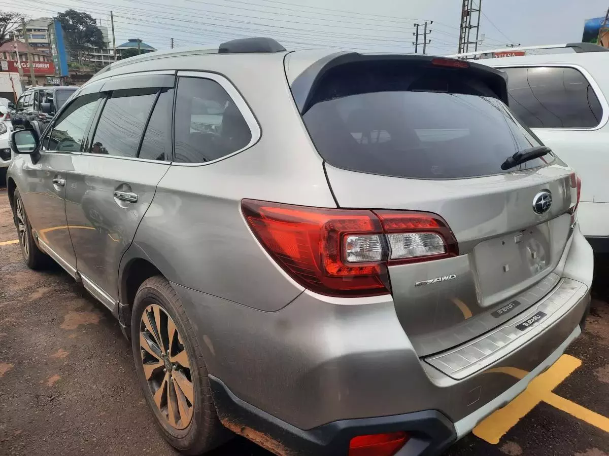 Subaru Outback   - 2015