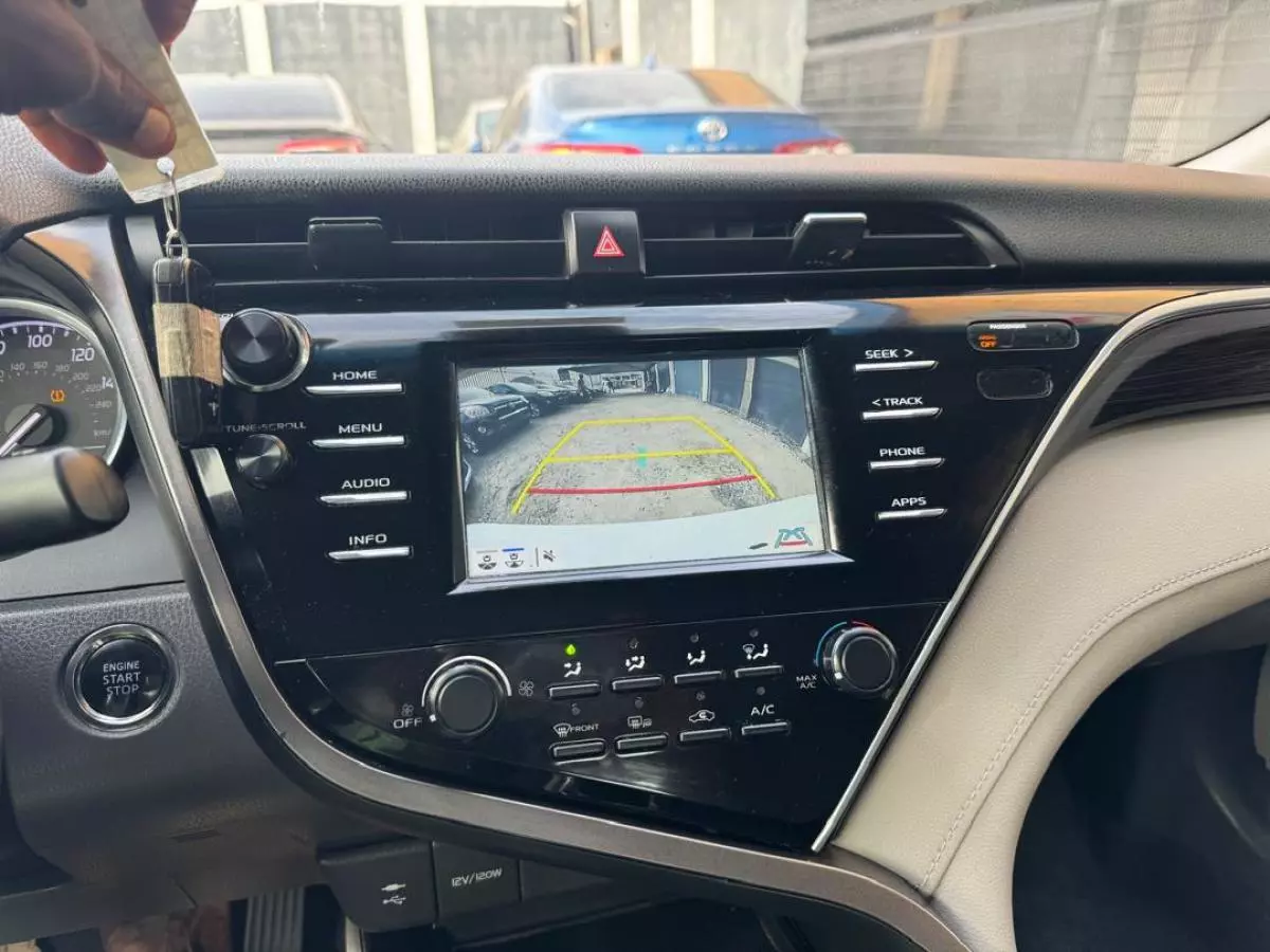 Toyota Camry   - 2018