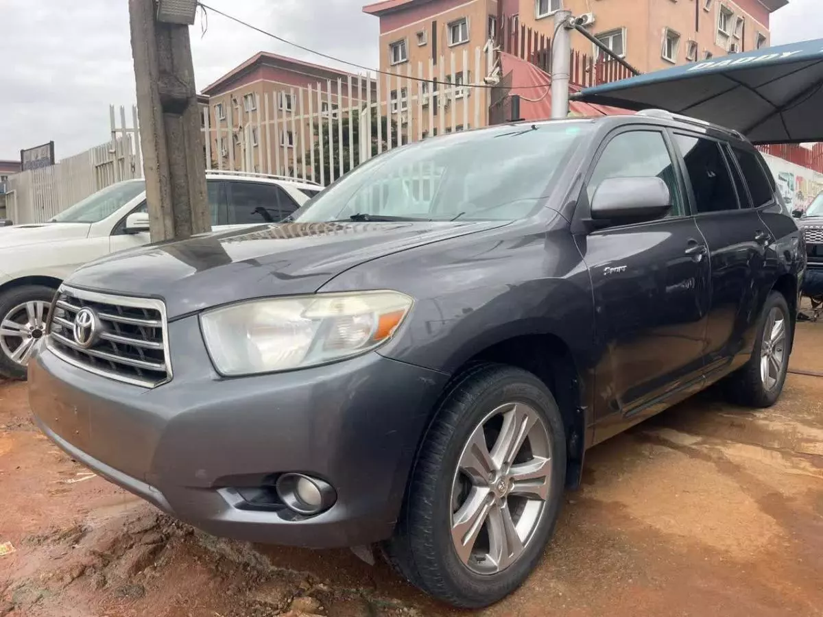 Toyota Highlander   - 2010