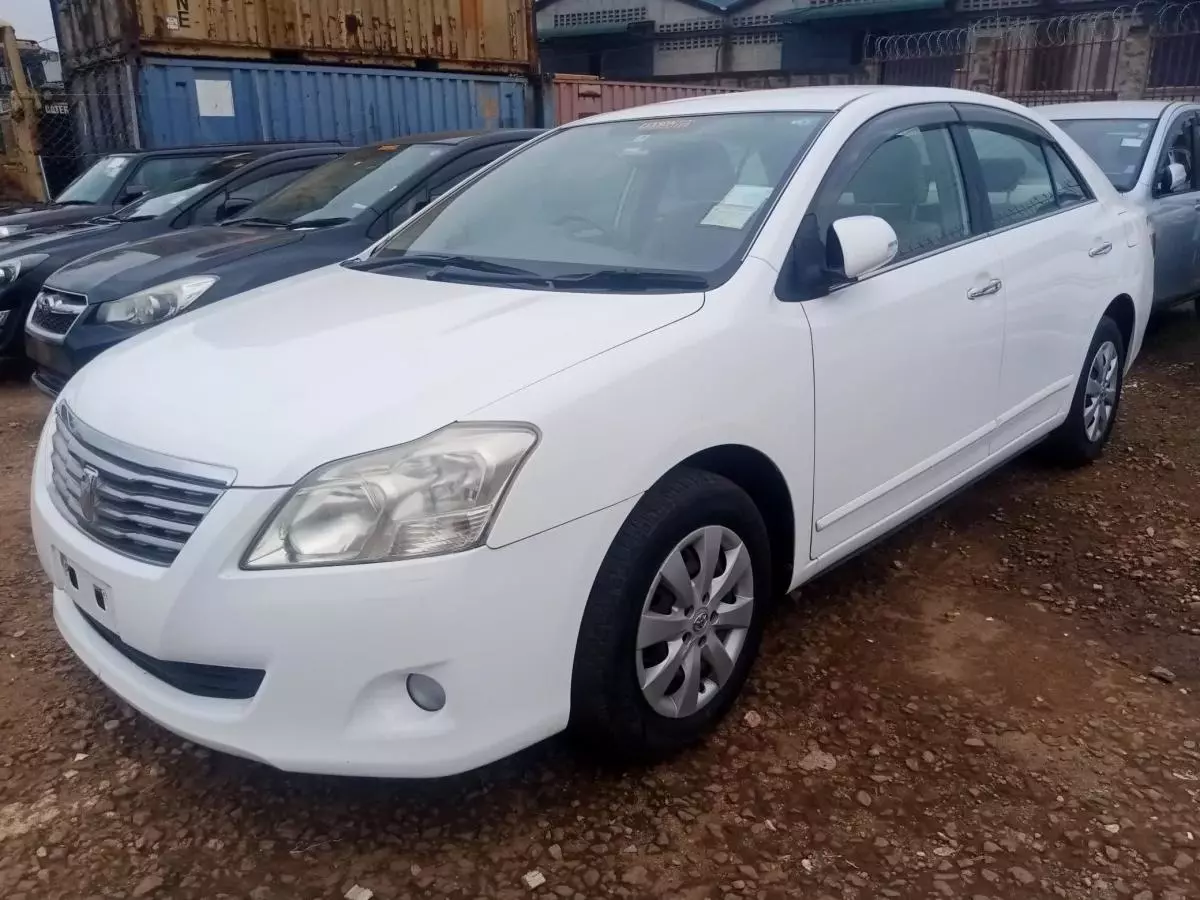 Toyota Premio    - 2010