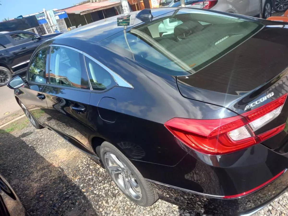 Honda Accord   - 2019