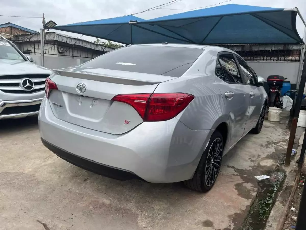 Toyota Corolla   - 2014