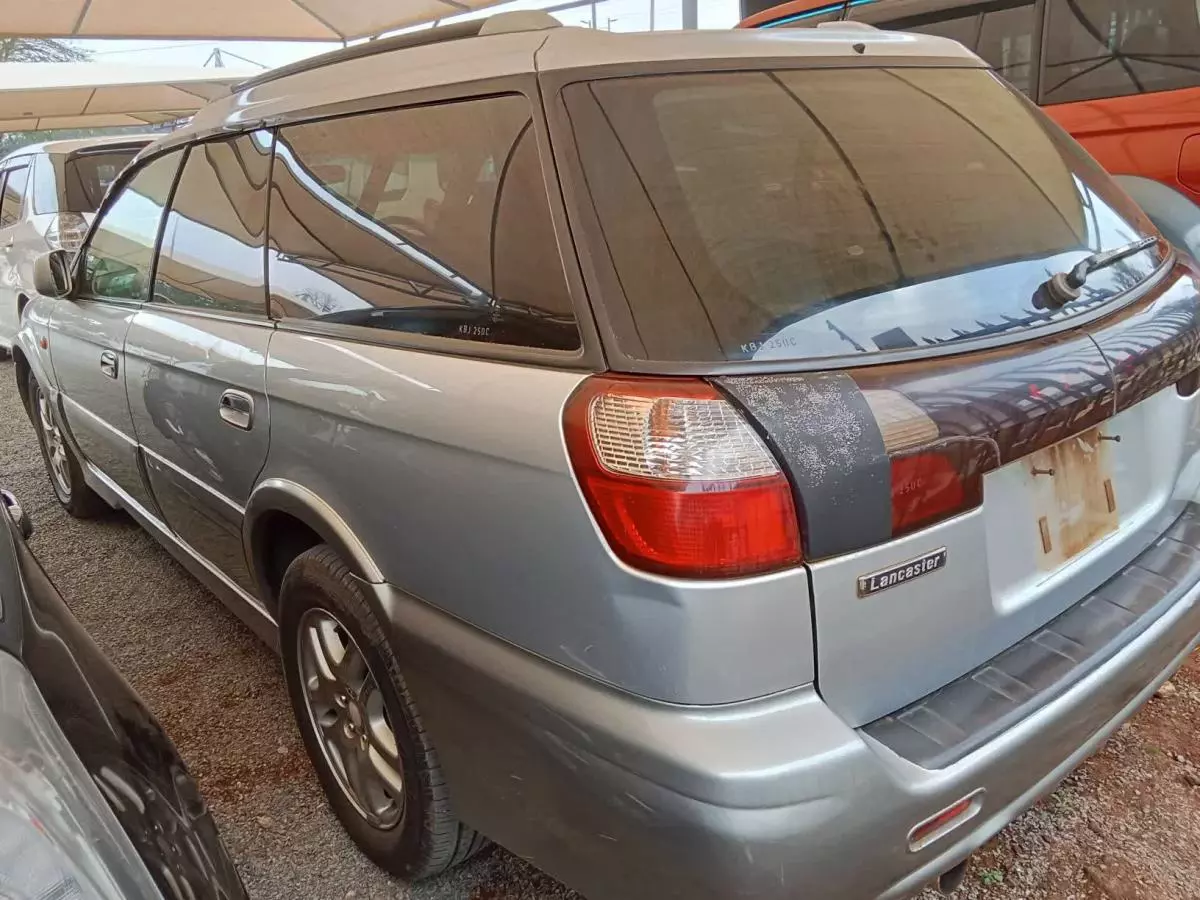 Subaru Legacy    - 2002