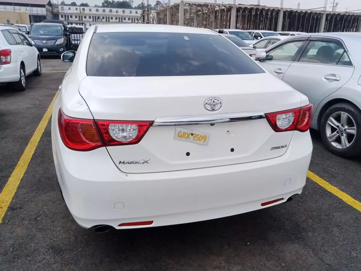 Toyota Mark X   - 2010