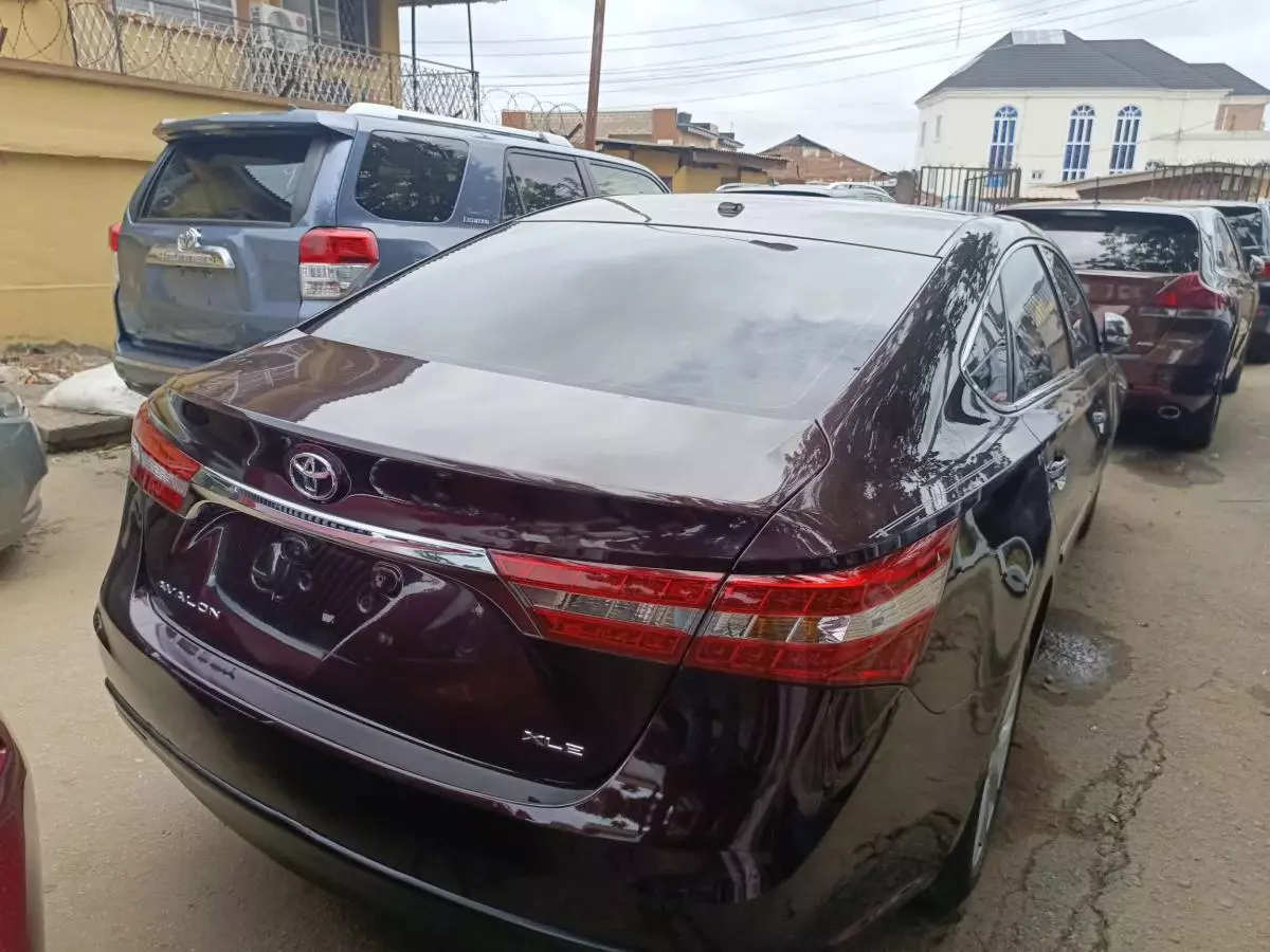 Toyota Avalon   - 2013