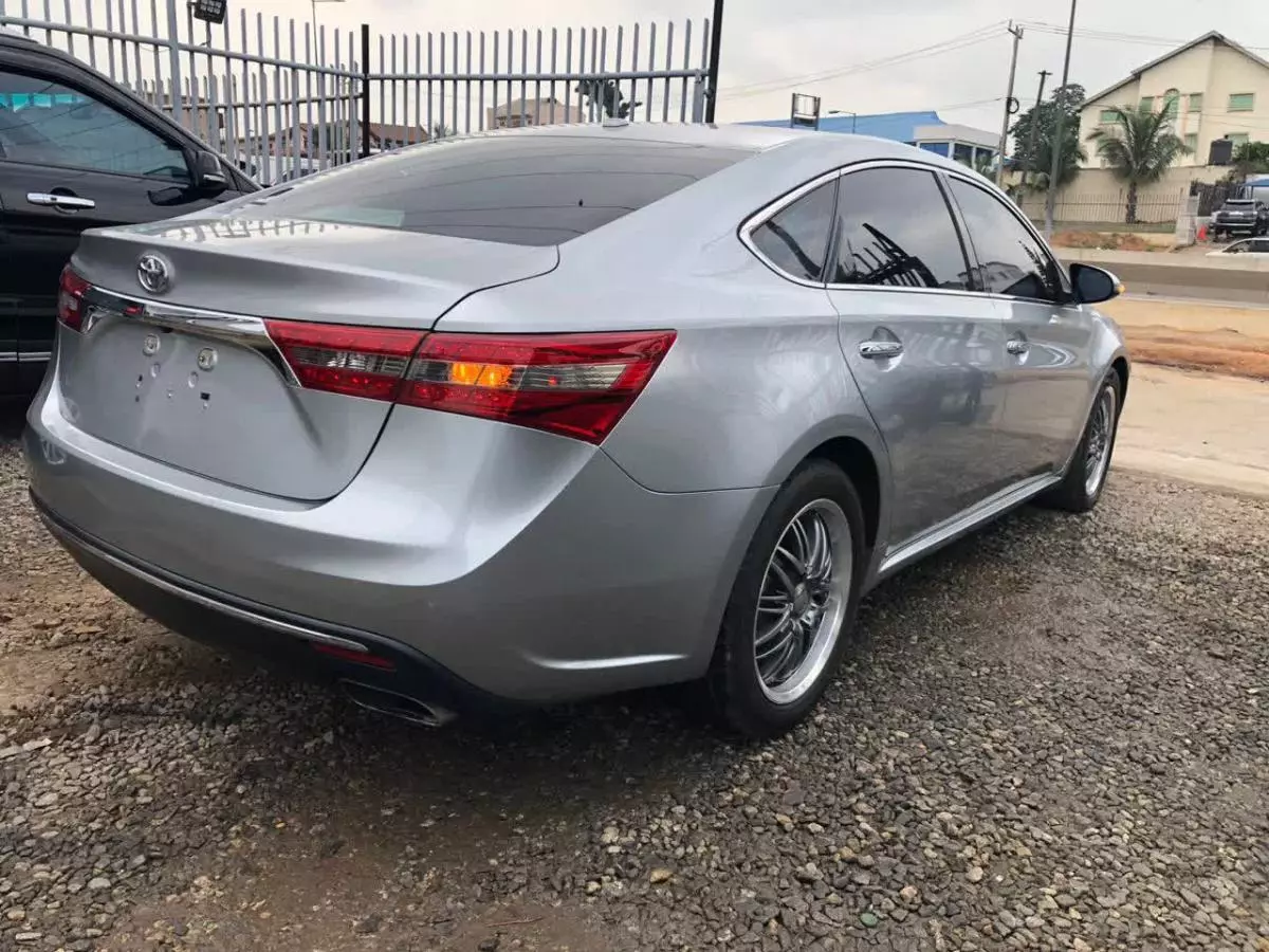 Toyota Avalon   - 2016