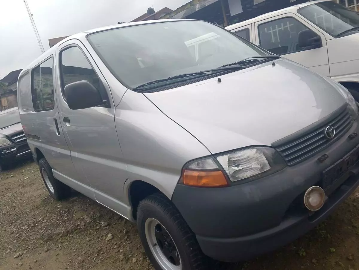 Toyota Hiace   - 2004