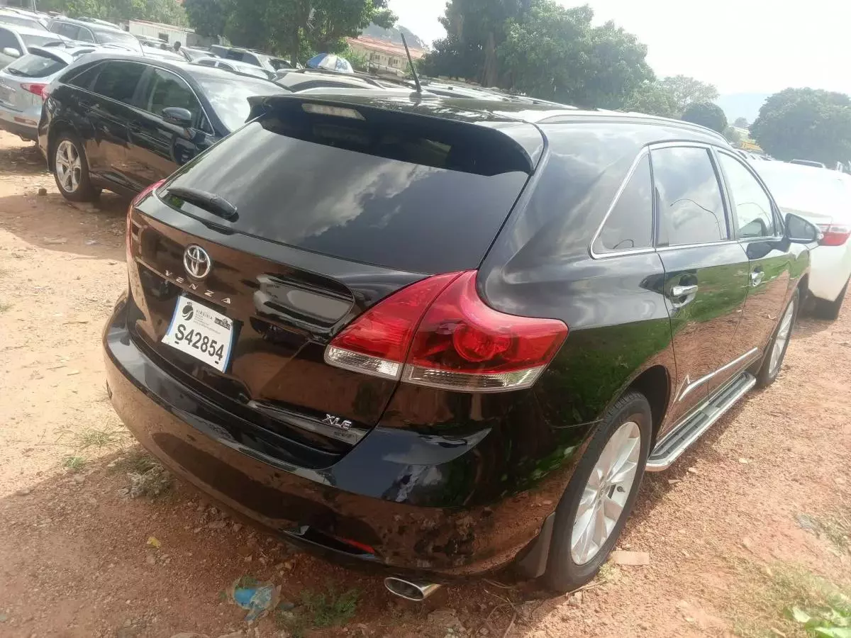 Toyota Venza   - 2013