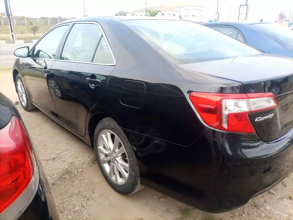 Toyota Camry - 2012