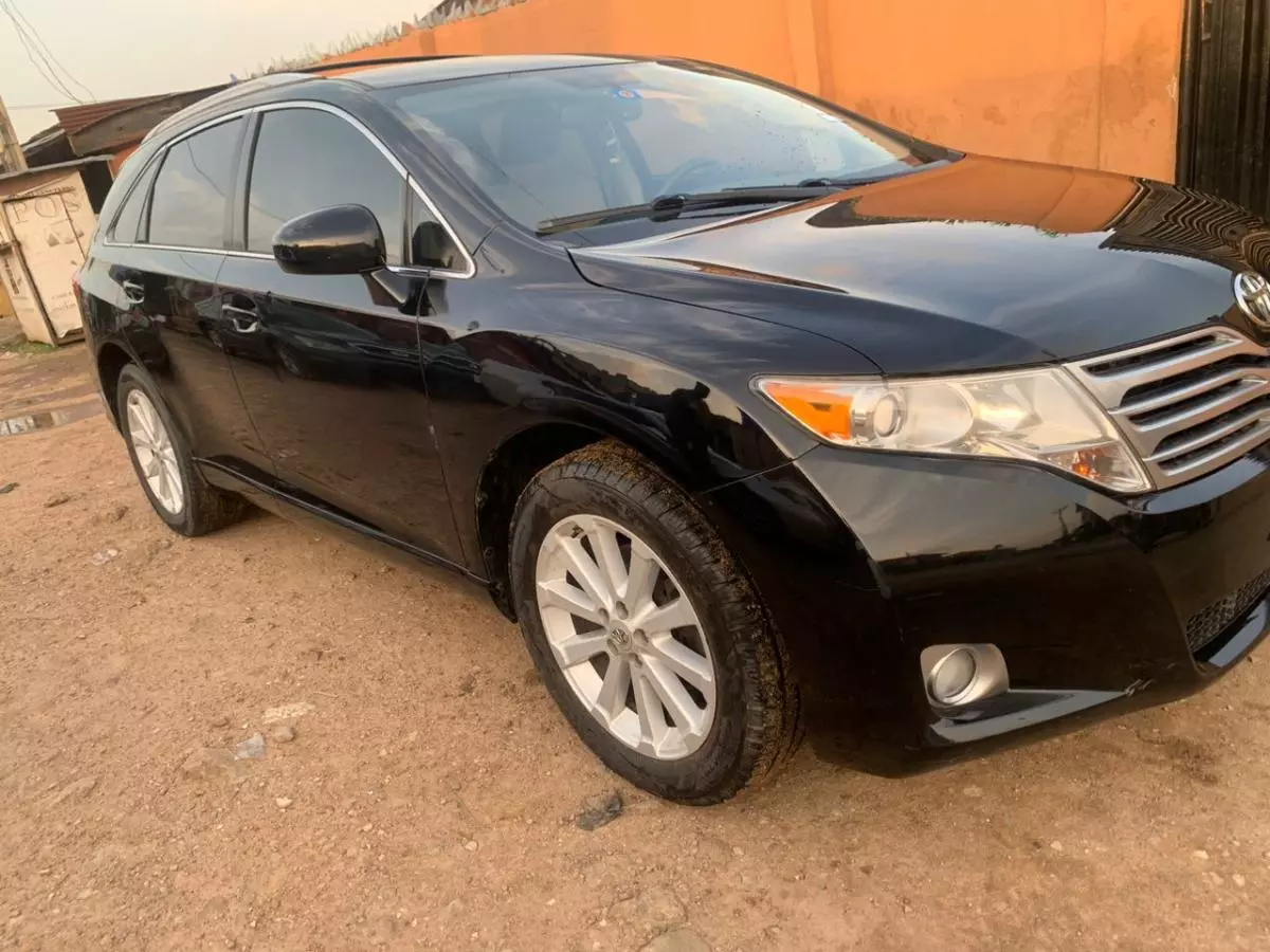 Toyota Venza   - 2011