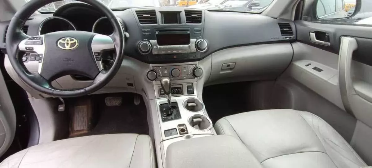 Toyota Highlander - 2012
