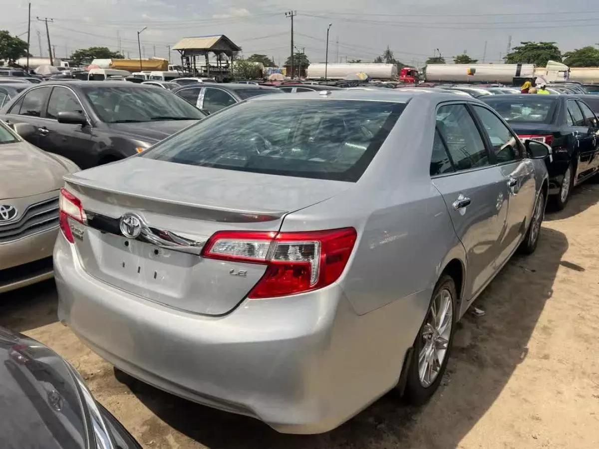 Toyota Camry   - 2012