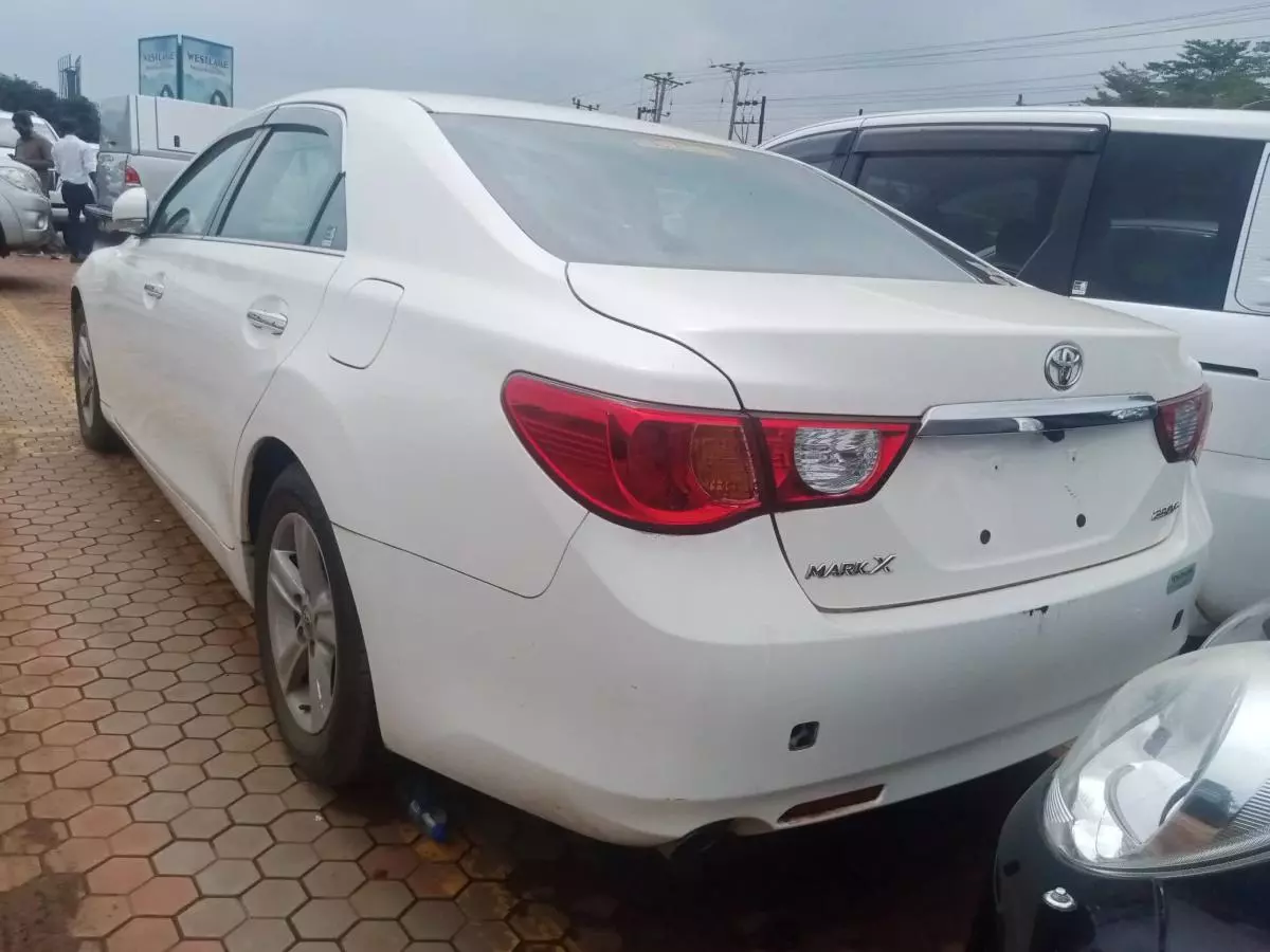 Toyota Mark X   - 2014