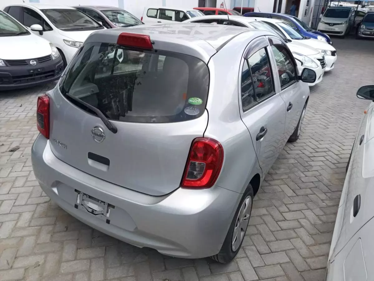 Nissan March - 2015