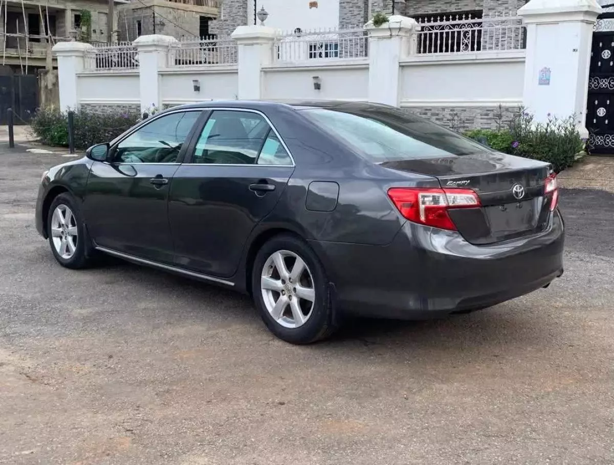 Toyota Camry   - 2013